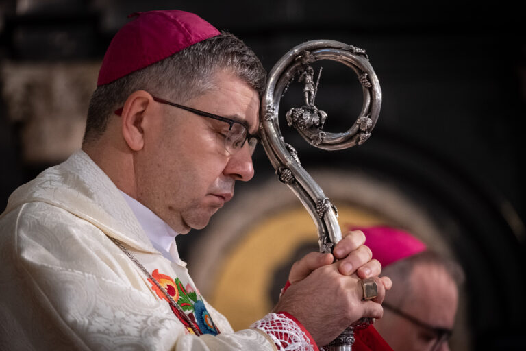 Bp&nbsp;Osial: MEN złamało prawo – Kościół będzie dalej bronił praw rodziców i&nbsp;uczniów